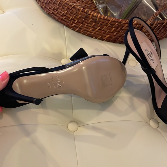 Brand new Valentino, Garavani Sandals. Size 6 - Picture 3 of 4